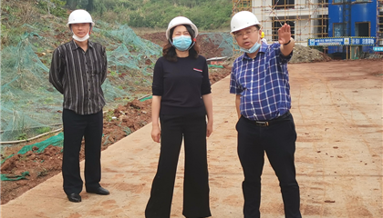 市國資委副主任張力到興學(xué)商務(wù)中心調(diào)研項目建設(shè)、疫情防控工作