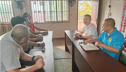 向誠(chéng)率隊(duì)到聯(lián)系村宣講黨的二十屆三中全會(huì)、省委十二屆六次全會(huì)精神并調(diào)研督導(dǎo)駐村幫扶工作